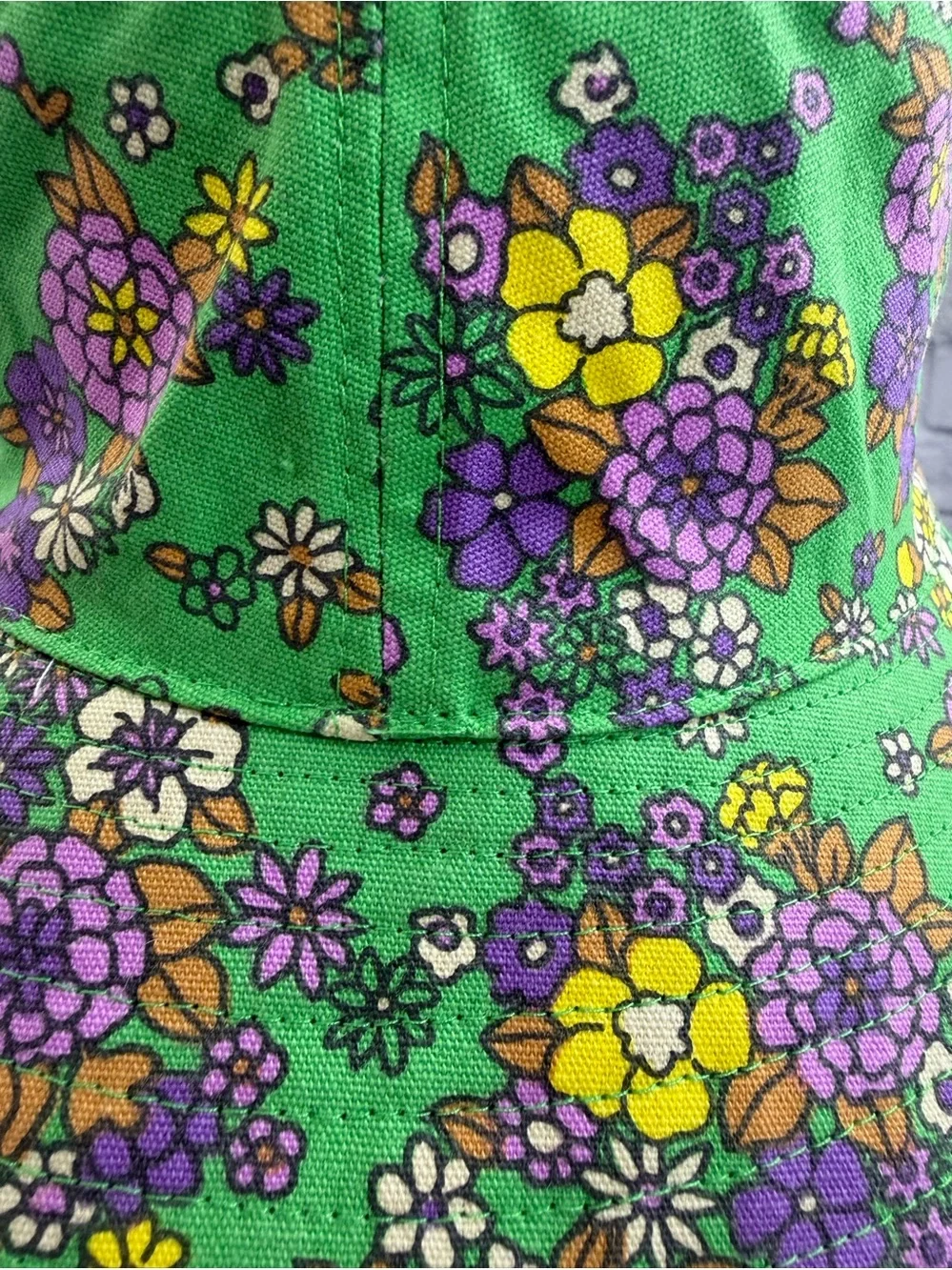 Urban Outfitters Women’s Green Floral Sun Bucket Hat with Chin Tie. Retro 70’s